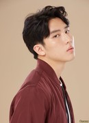 Ют Критсадают Тавичайват (Yut Kritsadayut Thaweechaiwat: ยุทธ กฤษฎายุทธ ทวีชัยวัฒน์)