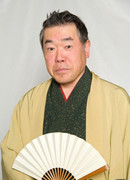 Кацура Дзякудзяку (Katsura Jakujaku: 桂雀々)