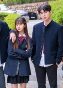 Подруга среди парней