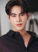 Эрт Читсанупон Секасири (Earth Chitsanupong Soeksiri: เอิร์ท ชิษณุพงศ์ เศิกศิริ)