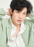 Брайт Танапон Аписуттимайтри (Bright Thanapon Apisuttimaitree: ไบรท์ ธนพล อภิสุทธิไมตรี)