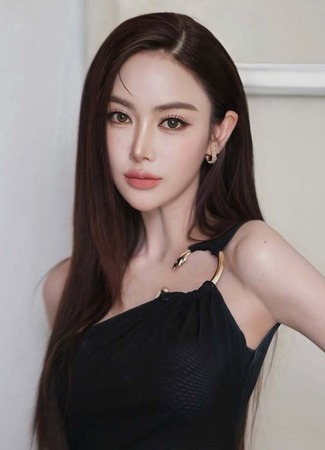 Актер Джинни Напапхат Рунрот 18.11.25